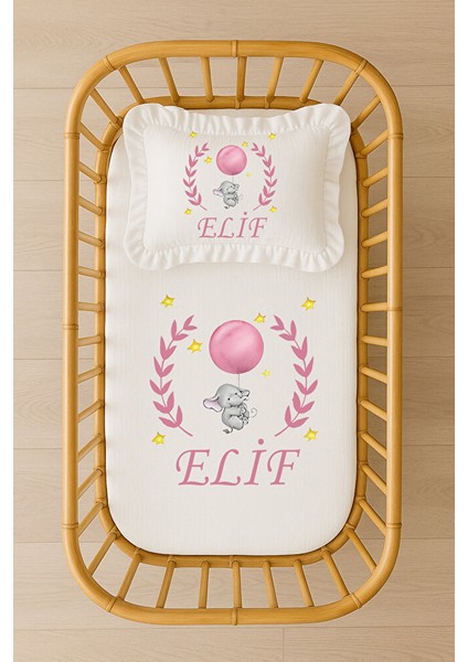 Isimli Bebek Nevresim Takımı 70X120 – Pembe Balonlu Fil ve Çelenk Tasarım Fırfırlı Dolgulu Yastıklı