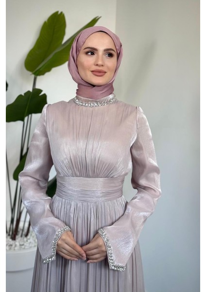 Saoris Boynu Kolu Taşlı Jan Jan Abiye Pudra modelleri