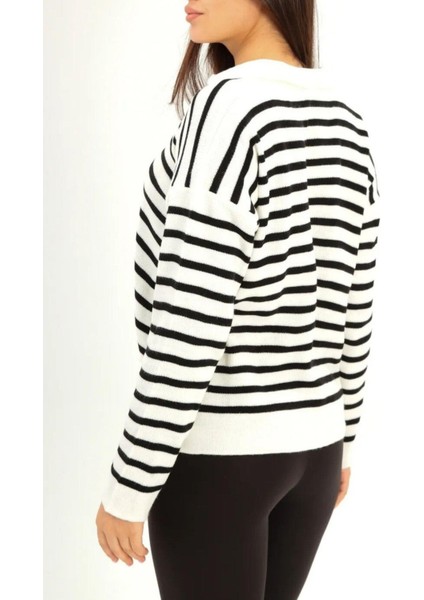 Polo Yaka Çizgi Desen Salaş Triko Bluz Beyaz modelleri