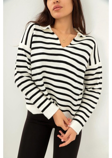 Polo Yaka Çizgi Desen Salaş Triko Bluz Beyaz indirimleri