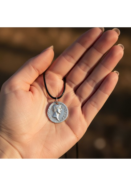Roma Parası Sikke - Sezar Gümüş Kaplama Deri İp Kolye fırsatları