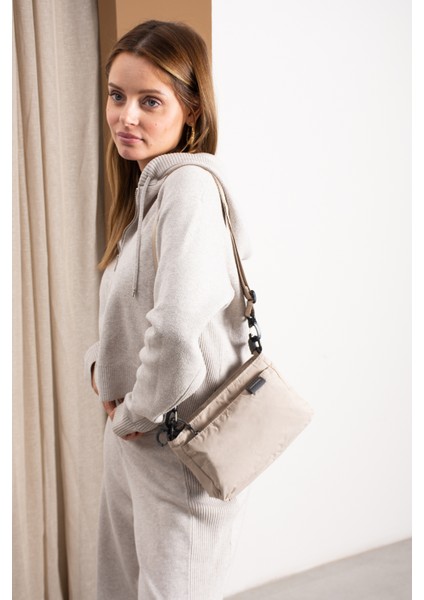 Su Geçirmez Kumaş Hafif Omuz Askılı Kadın Çanta