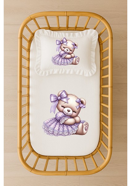 Isimli Bebek Nevresim Takımı Lila Elbiseli Sevimli Ayıcık Tasarım Içi Dolgulu Fırfırlı Yastıklı