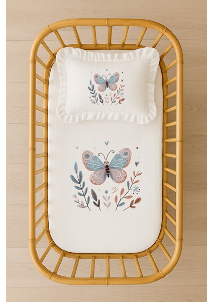 Pastel Kelebek ve Çiçek Desenli Bebek Nevresim Takımı – %100 Akfil – Içi Dolgulu Fırfırlı Yastıklı