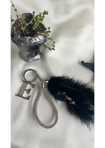Tasarım Kristal Taşlı Metal Harfli Anahtarlık Doğal Taş Enerji Detaylı, Mistik Koruma Siyah Tüy ve Doğal Taşlı Özel Tasarım Anahtarlık – Kristal Işlemeli E Harfi ile Mistik Enerji Sembolü fırsatları