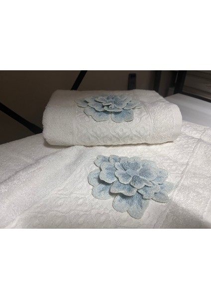 Çiçek Kabartmalı El Yüz Havlusu