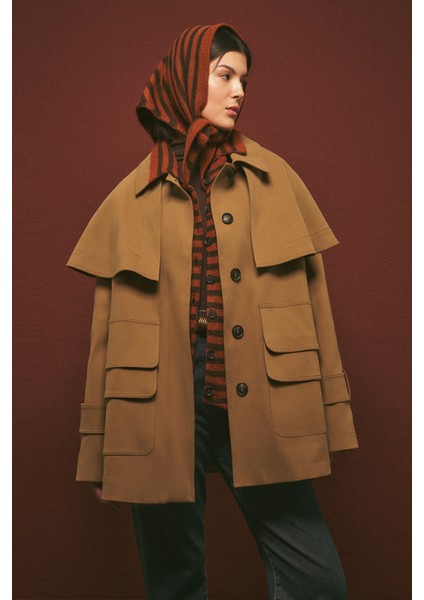 Pelerin Detaylı Parka Ceket Kamel