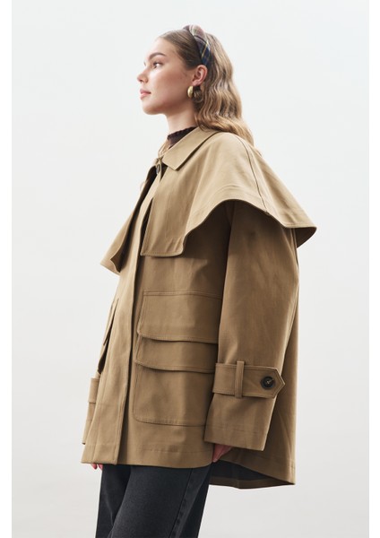 Pelerin Detaylı Parka Ceket Kamel