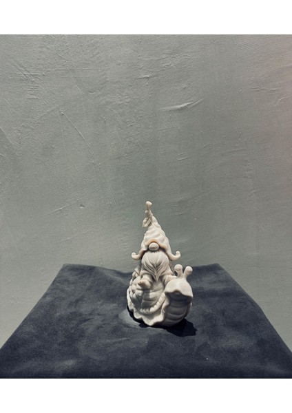 Salyangoz Üzerinde Minyatür Cüce Figürü – 17X14X8 cm Masalsı Bahçe ve Ev Aksesuarı