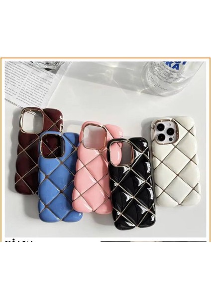 Apple Iphone 15 Yumuşak Silikon Kılıf Darbeye Dayanıklı Kapak Altın Çizgili Baklava .