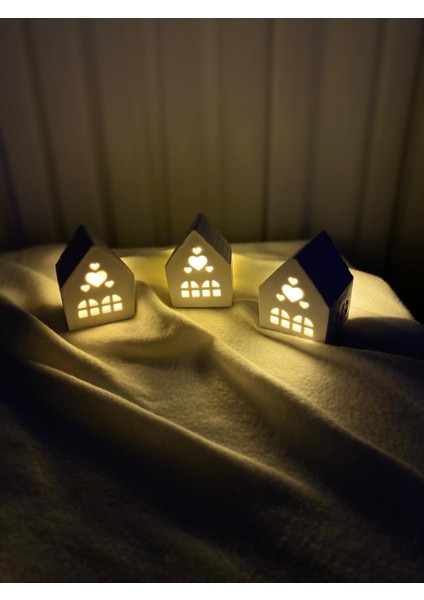 Beyaz Kalpli Tealight Mumluk Ev. 3 Adet Işıklı
