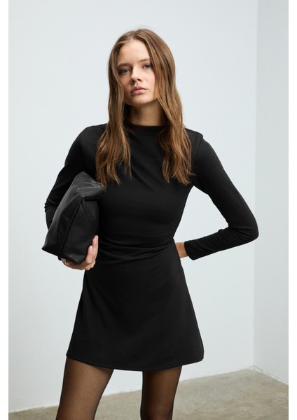 VELIRA Kadın Omuz Ve Bel Kısmında Pile Detaylı Sıfır Yaka Fermuarlı Uzun Kollu Mini Siyah Elbise fiyatları