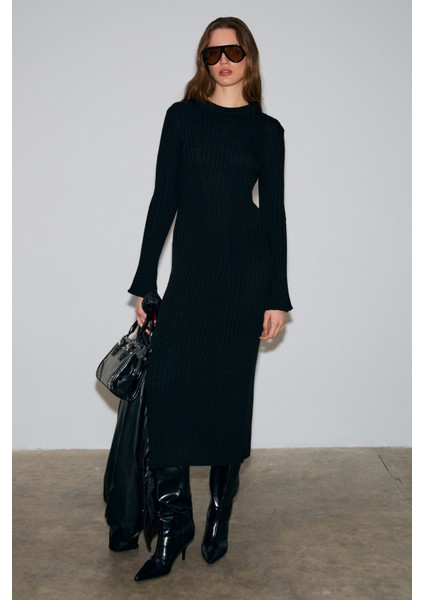 DUENDE Kadın Yuvarlak Yaka Çizgi Desenli Slim Fit Triko Siyah Elbise fırsatları