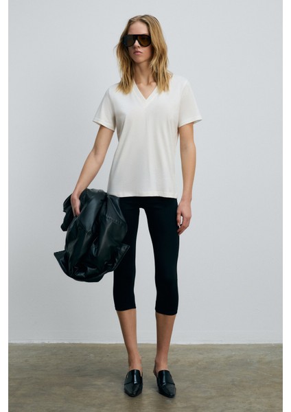 ALINE Kadın %100 organik Pamuk Derin V Yakalı Comfort Fit Ekru T-Shirt fiyatları