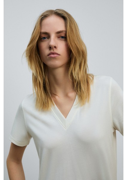 ALINE Kadın %100 organik Pamuk Derin V Yakalı Comfort Fit Ekru T-Shirt fırsatları