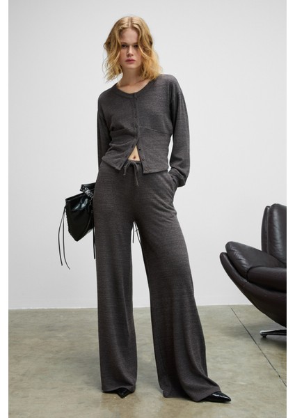 CAISES Kadın Yumuşak Ve Esnek Kumaşlı Geniş Paçalı Koyu Gri Eşofman Altı fiyatları