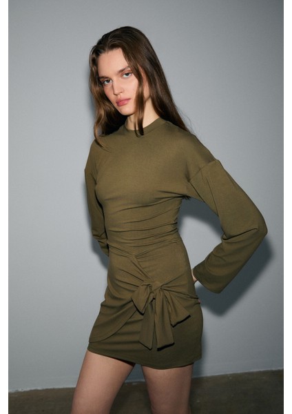 SEVLEY Kadın Yumuşak Ve Esnek Kumaşlı Yuvarlak Yakalı Bağlama Detaylı Mini Haki Elbise indirimleri