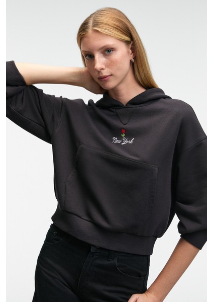 ISADORA Kadın Kapüşonlu Nakış Detaylı Regular Fit Crop Antrasit Sweatshirt