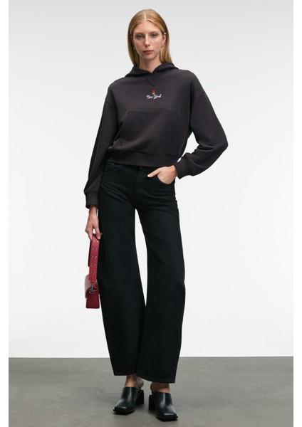 ISADORA Kadın Kapüşonlu Nakış Detaylı Regular Fit Crop Antrasit Sweatshirt modelleri