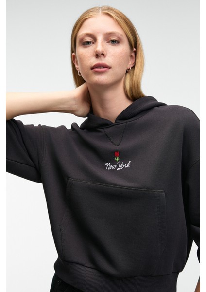 ISADORA Kadın Kapüşonlu Nakış Detaylı Regular Fit Crop Antrasit Sweatshirt fırsatları