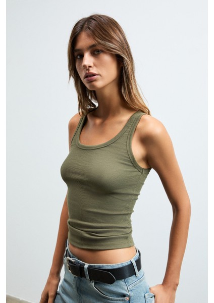 Lıllesol Kadın Fitilli Görünümlü Slim Fit Vücuda Oturan Havuz Yakalı Pamuklu Basic Haki Atlet modelleri