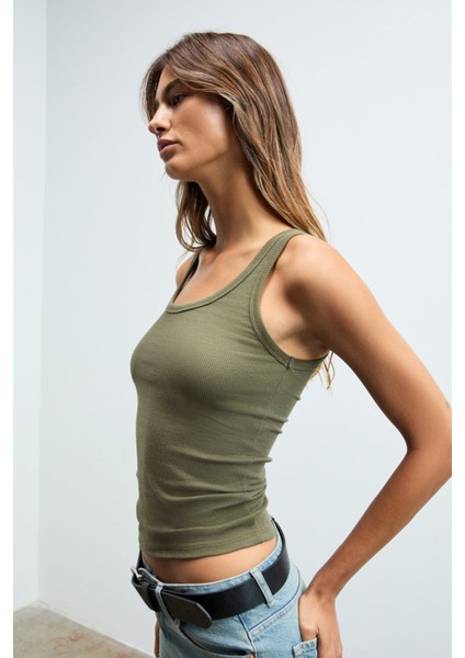 Lıllesol Kadın Fitilli Görünümlü Slim Fit Vücuda Oturan Havuz Yakalı Pamuklu Basic Haki Atlet fırsatları