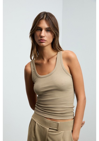 Lıllesol Kadın Fitilli Görünümlü Slim Fit Vücuda Oturan Havuz Yakalı Pamuklu Basic Vizon Atlet