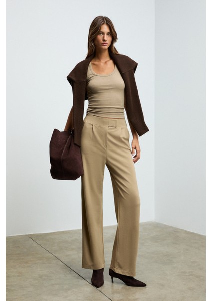 Lıllesol Kadın Fitilli Görünümlü Slim Fit Vücuda Oturan Havuz Yakalı Pamuklu Basic Vizon Atlet modelleri