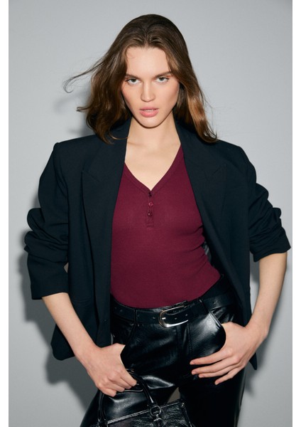 KALANI Kadın Uzun Kollu V Yaka Patlı Düğmeli Bordo Bluz fırsatları