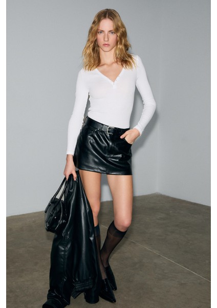 KALANI Kadın Uzun Kollu V Yaka Patlı Düğmeli Beyaz Bluz fırsatları