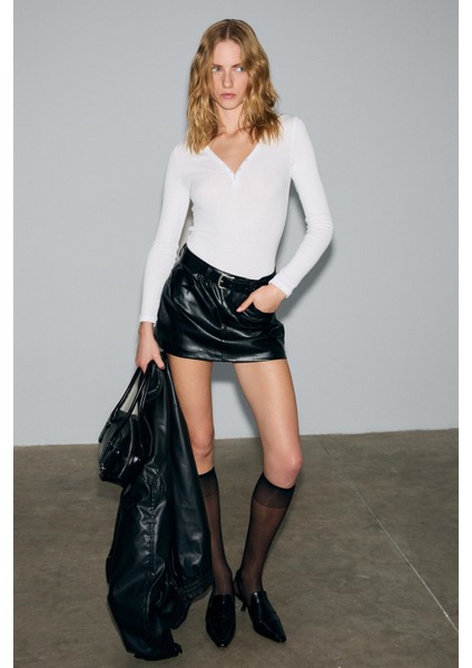 KALANI Kadın Uzun Kollu V Yaka Patlı Düğmeli Beyaz Bluz indirimleri