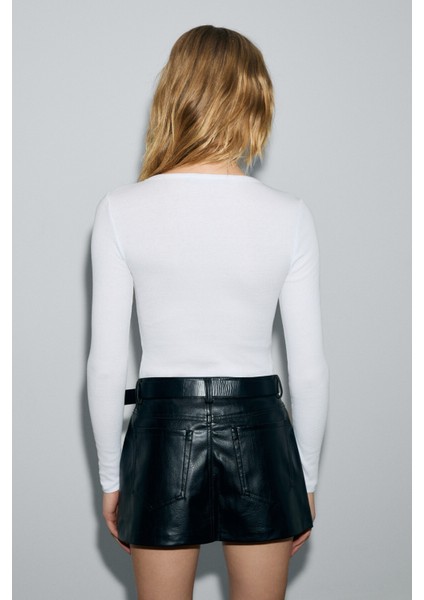 KALANI Kadın Uzun Kollu V Yaka Patlı Düğmeli Beyaz Bluz