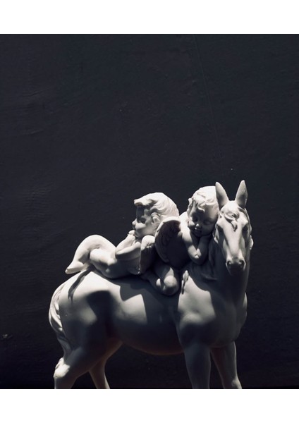 At Sırtında Melekler Heykeli – 30X15 cm Sanatsal Ev ve Ofis Aksesuarı fiyatları