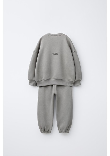 Unisex Çocuk Pamuklu Gri Minimal Baskılı Eşofman Takımı – Rahat Kesim fiyatları