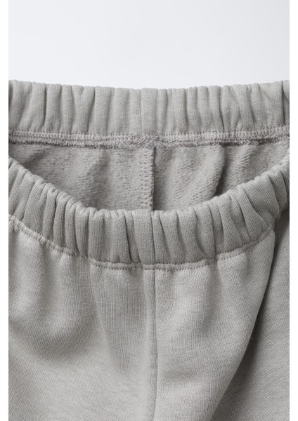 Unisex Çocuk Pamuklu Gri Minimal Baskılı Eşofman Takımı – Rahat Kesim fırsatları