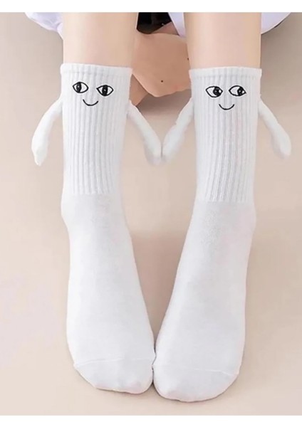 Kadın – Erkek Beyaz Mıknatıslı Elele Tutuşan Çorap (1 Adet) – Sevimli Yüz Desenli Unisex Çorap