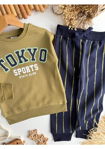 Erkek Çocuk Pamuklu Yeşil Baskılı Sweatshirt ve Lacivert Çizgili Pantolon Takım modelleri
