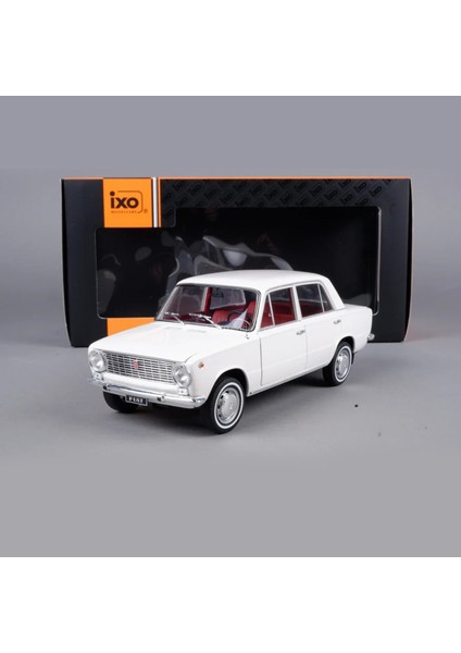 1:18 Ixo 1970 Fiat 124