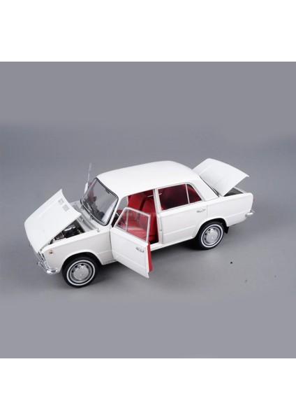 1:18 Ixo 1970 Fiat 124 modelleri