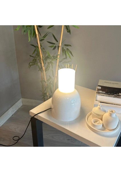 Shiny Masa Lambası Beyaz Renk Çalışma Lambası Dekoratif Metal Abajur Modeli Ofis Ev Aydınlatma indirimleri