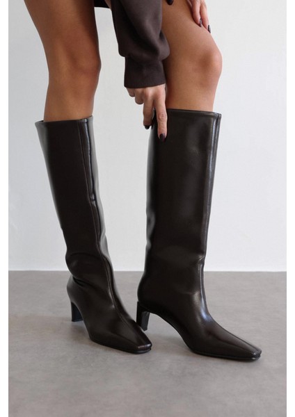 Çizme 2527 - Dikiş Detaylı Küt Burun Acı Kahve Kadın Çizme modelleri