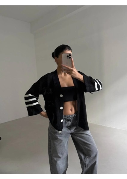 Büyük Düğmeli Salaş Triko Hırka Siyahbeyaz fiyatları