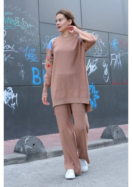Omuz Detaylı Kol Nakışlı Ikili Alt Üst Triko Takım Vizon modelleri