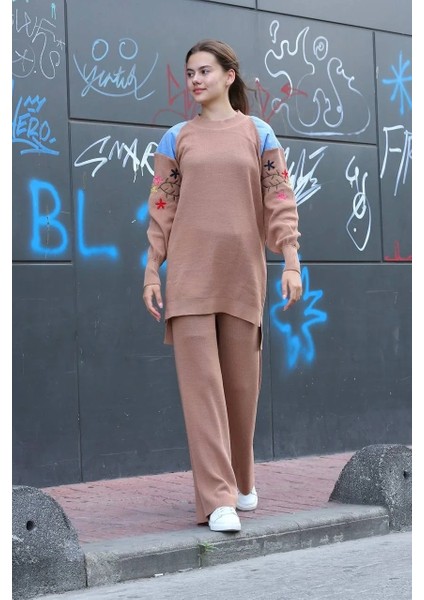 Omuz Detaylı Kol Nakışlı Ikili Alt Üst Triko Takım Vizon fırsatları