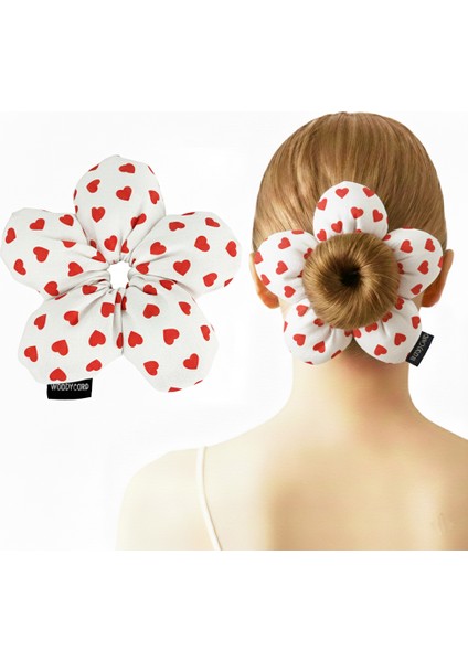 El Yapımı Beyaz Üstü Kırmızı Kalp Desenli Pofuduk Scrunchie Topuz Tokası