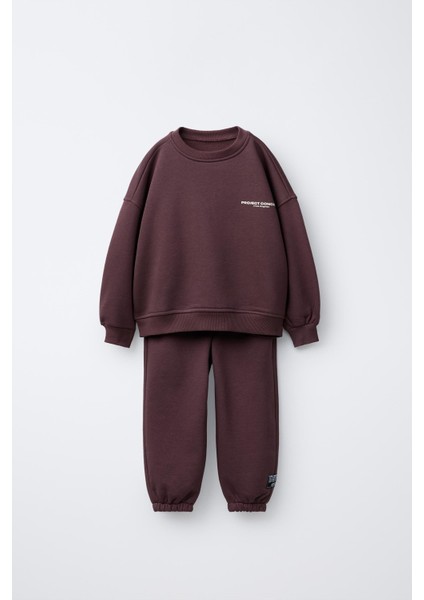 Unisex Çocuk Pamuklu Bordo Minimal Baskılı Eşofman Takımı – Rahat Kesim