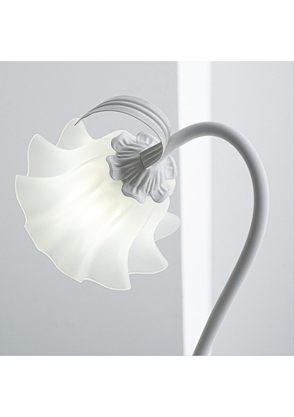 Retro Çiçek Zambak Masa Lambası Reklam Öğeleri Masa Lambası Yatak Odası, Başucu Için Vadi Lambasının Benzersiz Diy Zambak (Yurt Dışından) indirimleri