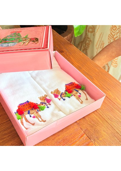 2’li Püsküllü Deve Işlemeli El Havlusu – Animal Serisi modelleri