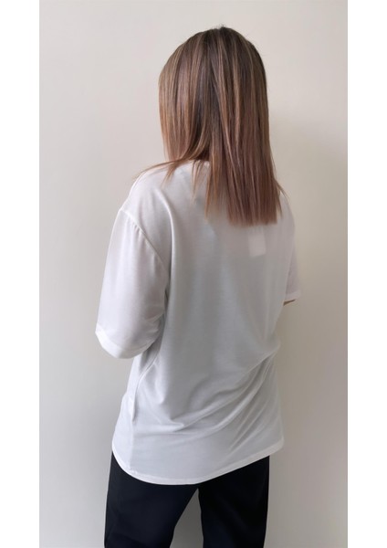 Gözlüklü Incili Köpek Baskılı Tişört Ekru