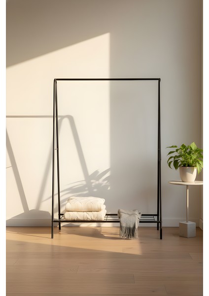 Oval Telli Siyah Butik Ayaklı Elbise Askılığı Konfeksiyon Askılık fiyatları